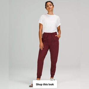 Lululemon pink stretch jogger
